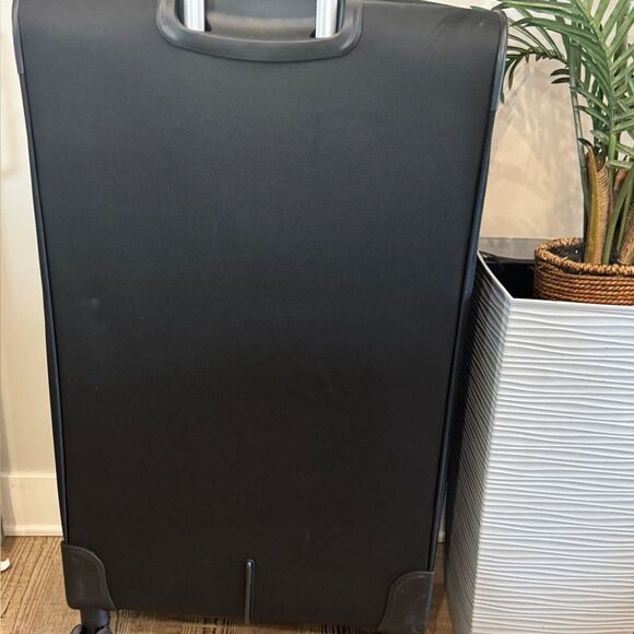 Pacific Coast Signature 28″ Softside Spinner Upright Luggage – Black - Picture 4 of 10